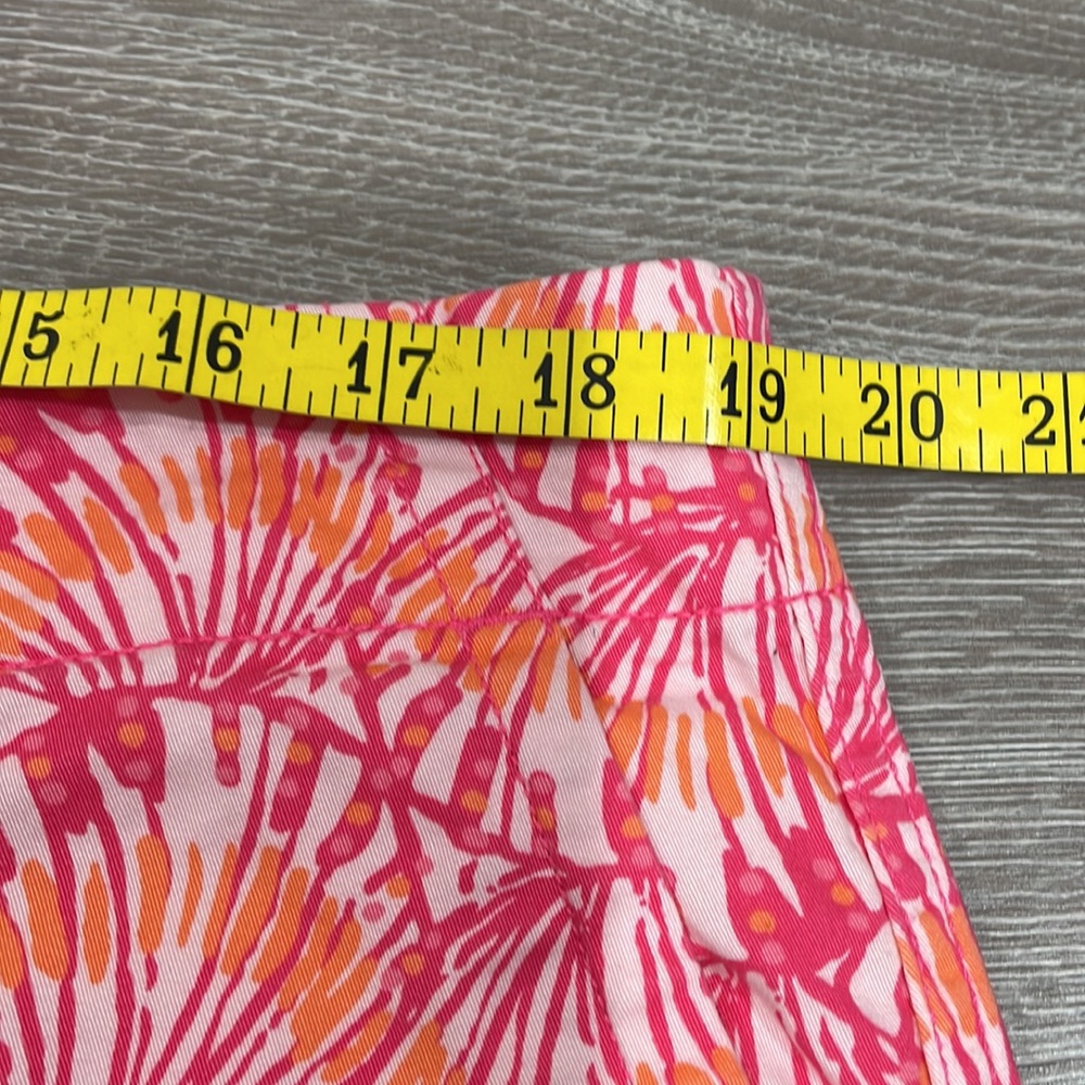 Vineyard Vines Pink and Orange Shell Print Women’s Shorts - Picture 10 of 16